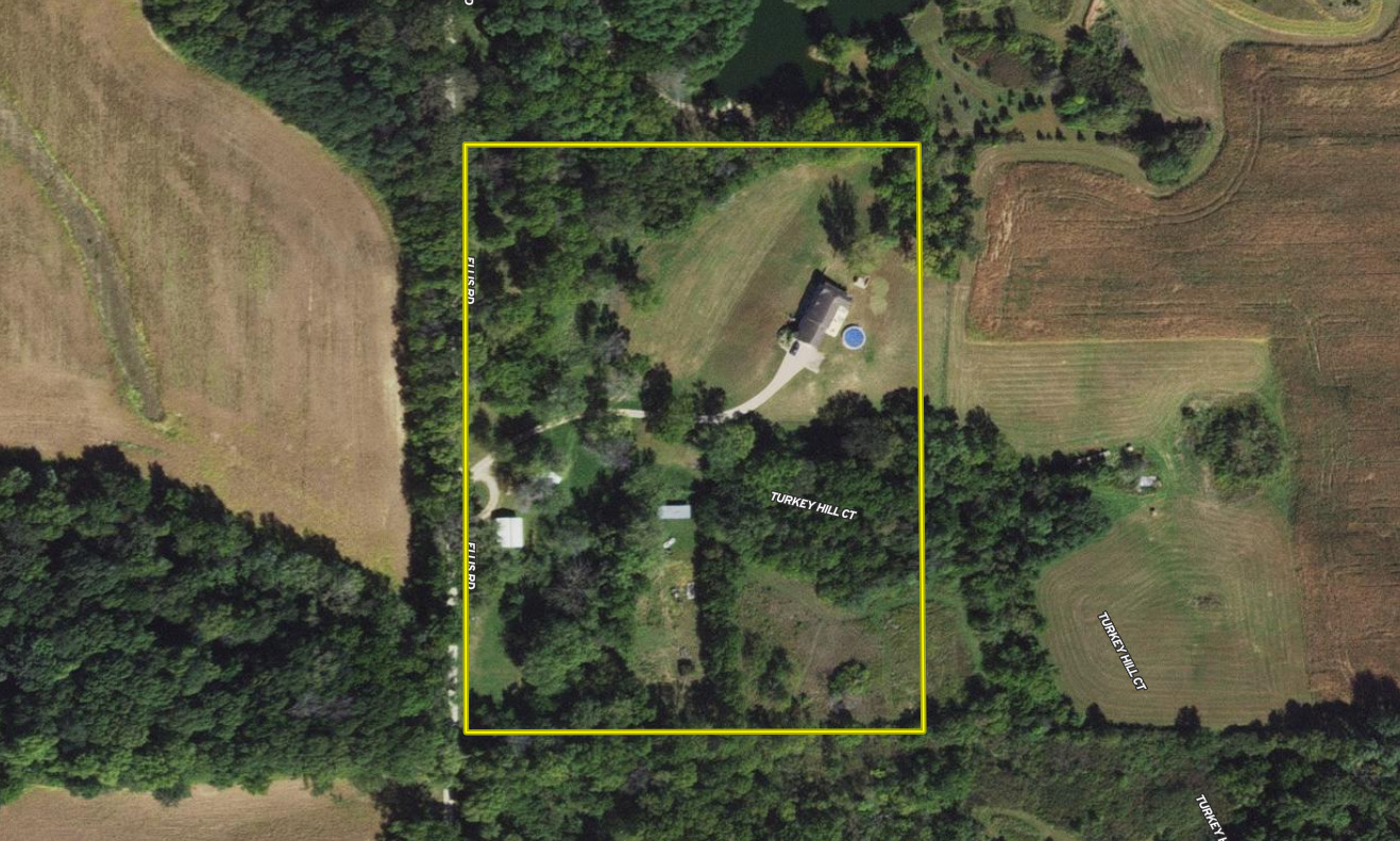 9304 Ellis Road Fenton, IL 61251 - Photo 77 of 81 a view of a bathroom with a glass door