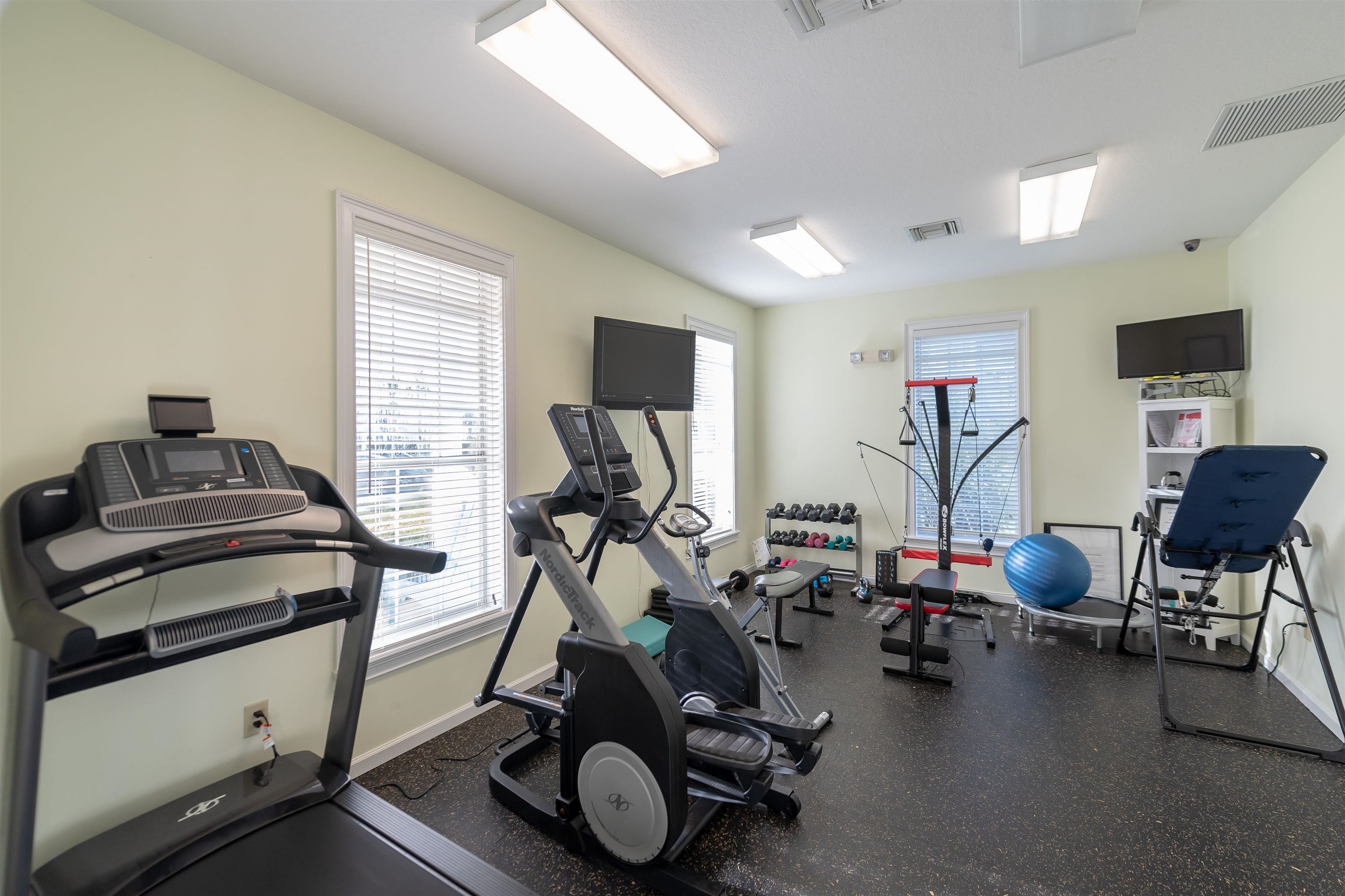 265 Atlantis Circle, Unit 102 St. Augustine Beach, FL 32080 - Photo 38 of 38 a view of a room with gym equipment