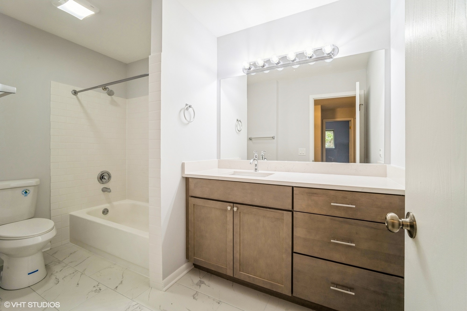 1515 Mohawk Trail Wheeling, IL 60090 - Photo 14 of 22 a bathroom with a bathtub shower sink vanity and toilet