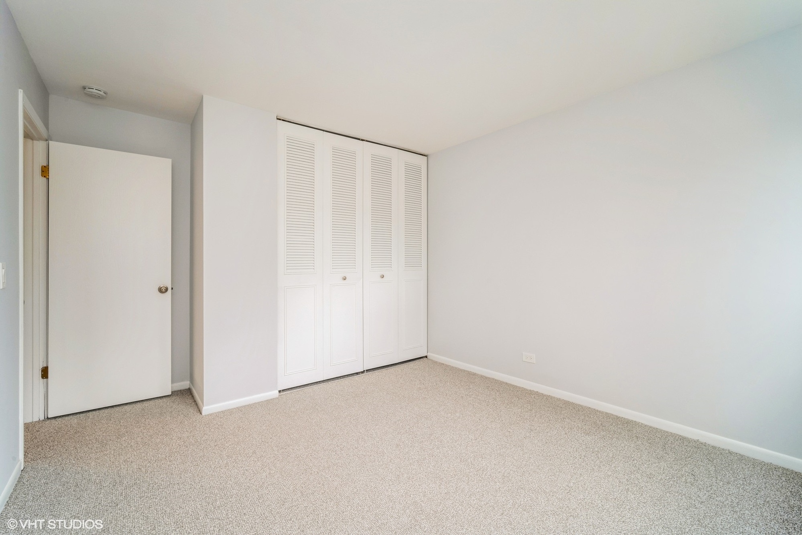 1515 Mohawk Trail Wheeling, IL 60090 - Photo 16 of 22 an empty room with a empty space