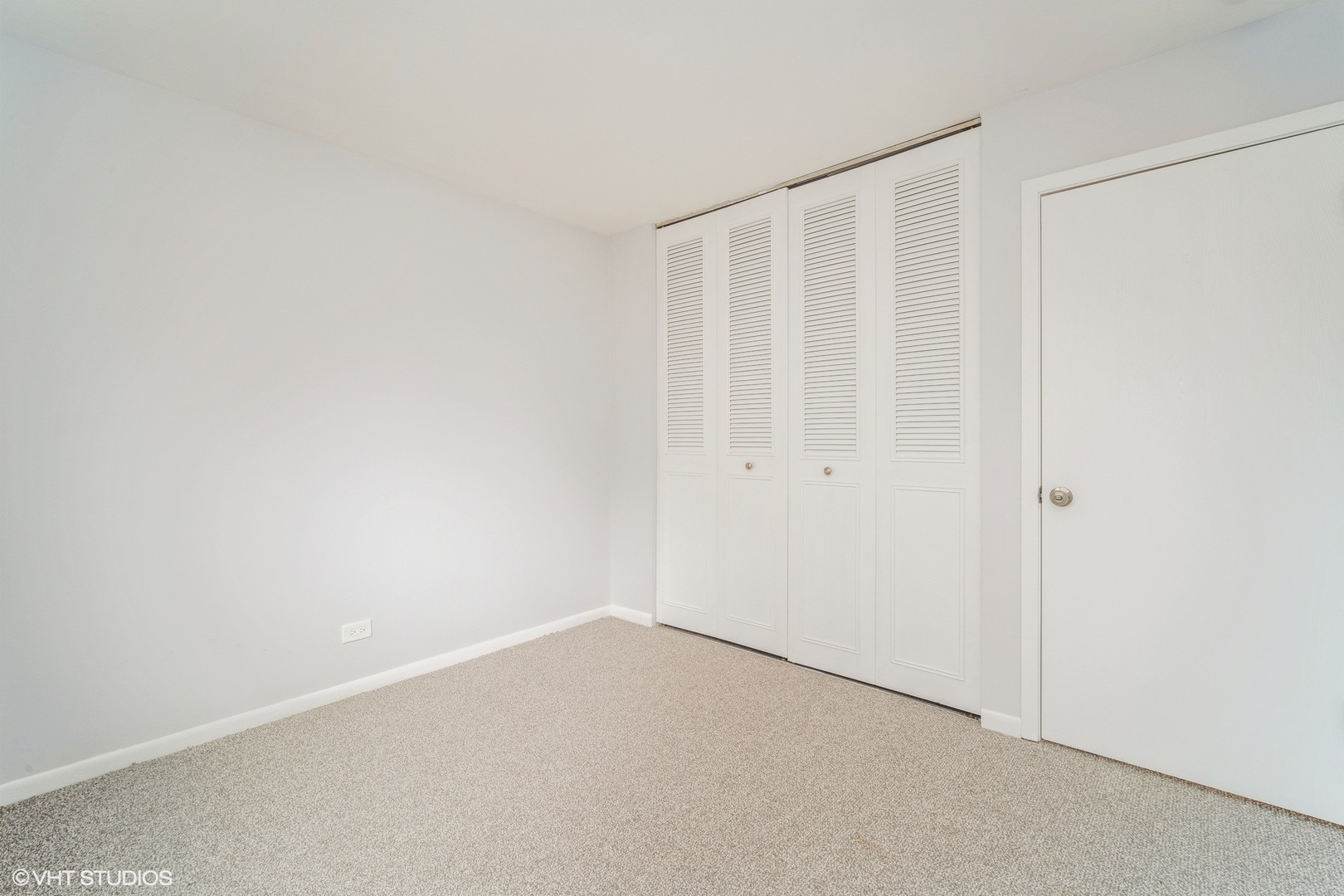 1515 Mohawk Trail Wheeling, IL 60090 - Photo 18 of 22 a view of an empty room