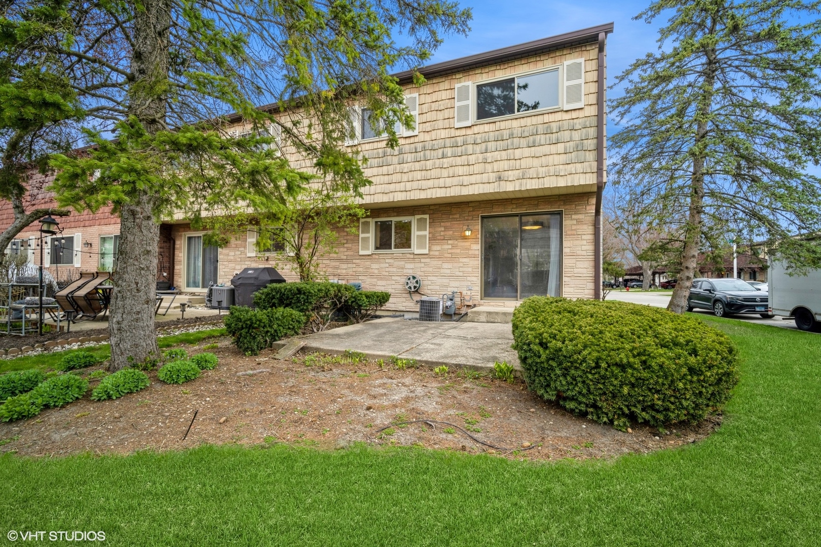 1515 Mohawk Trail Wheeling, IL 60090 - Photo 2 of 22 a view of a house with a patio