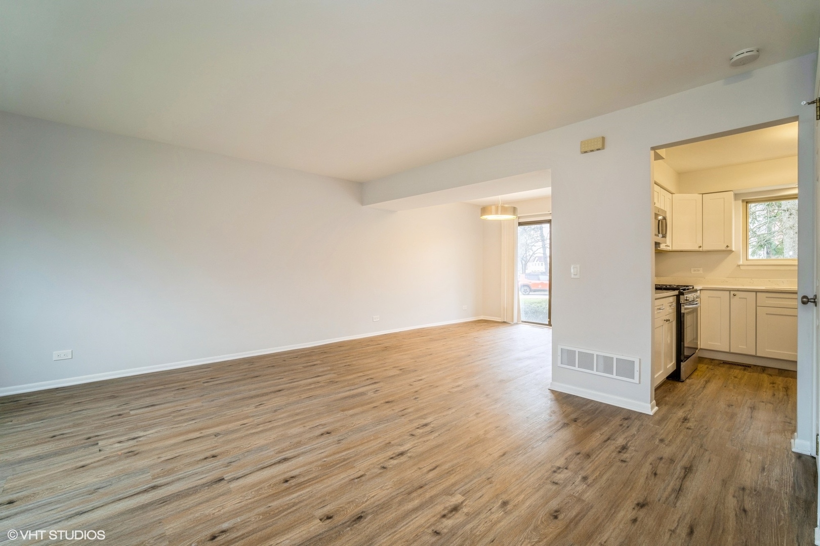 1515 Mohawk Trail Wheeling, IL 60090 - Photo 4 of 22 a view of empty room with wooden floor and window