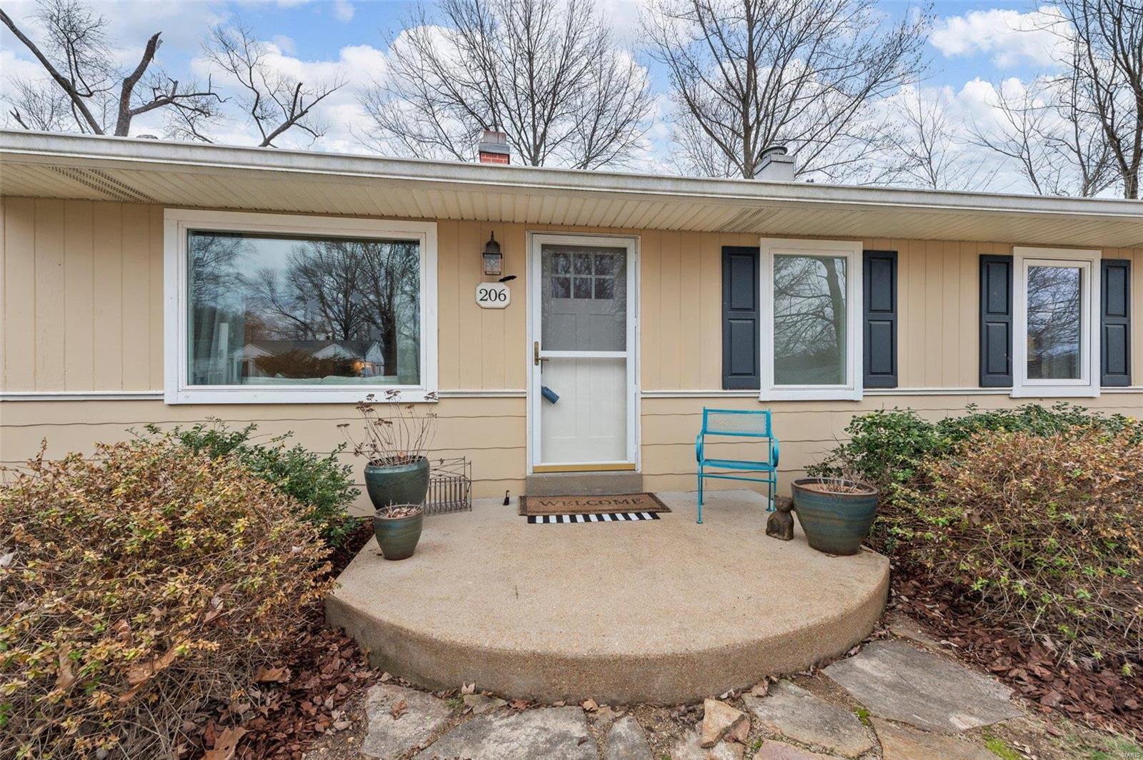 206 Lark Hill Lane Ballwin, MO 63021 - Photo 2 of 23