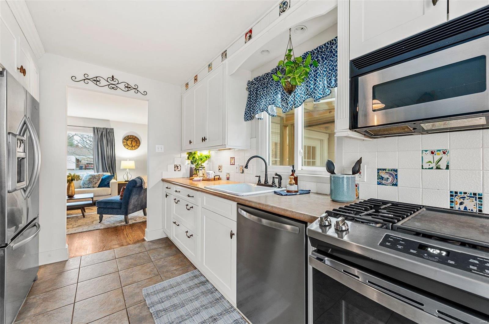 206 Lark Hill Lane Ballwin, MO 63021 - Photo 8 of 23