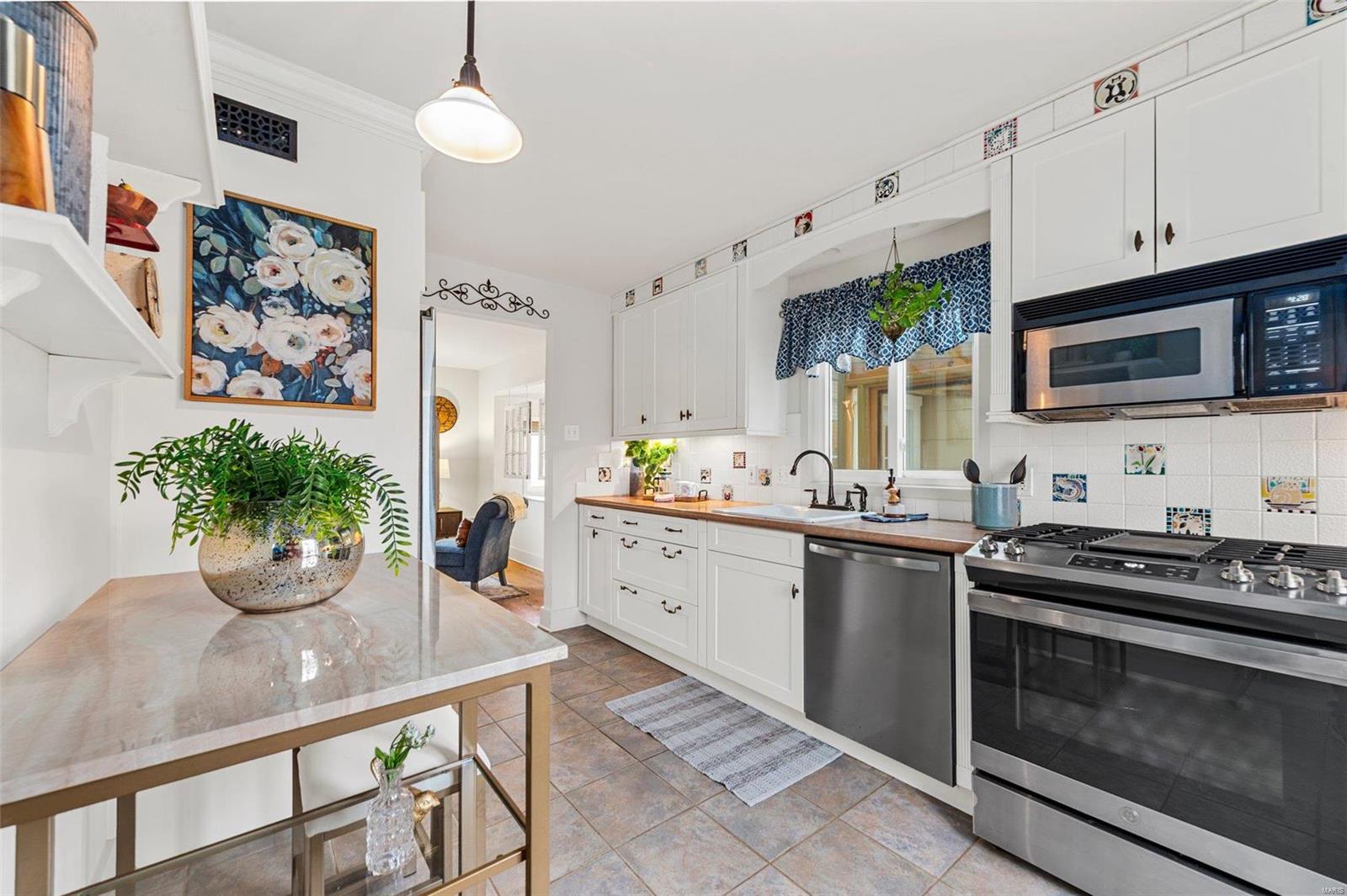 206 Lark Hill Lane Ballwin, MO 63021 - Photo 9 of 23