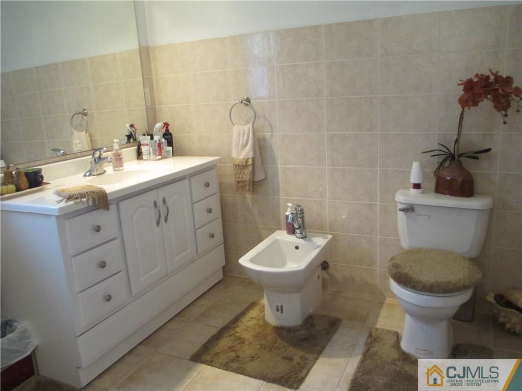 10 Glenville Road Edison, NJ 08817 - Photo 14 of 16 Gallery Image 14