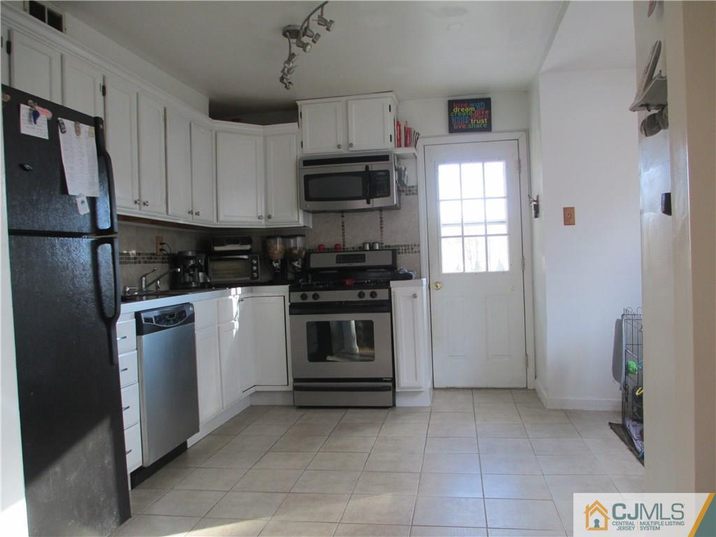 10 Glenville Road Edison, NJ 08817 - Photo 8 of 16 Gallery Image 8