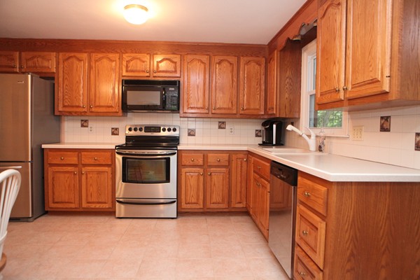 7 Stacey Road Norfolk, MA 02056 - Photo 6 of 29 Gallery Image 6