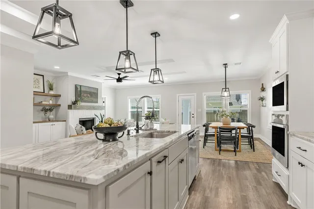 $433,500 | 2905 GOLDBERG Drive, Bryan, TX 77808