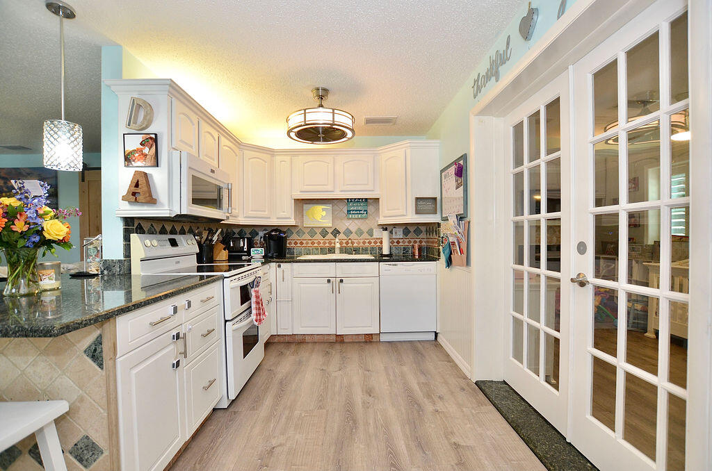 1406 Southwest Palm City Road Stuart, FL 34994 - Photo 12 of 37 DSC_9887
