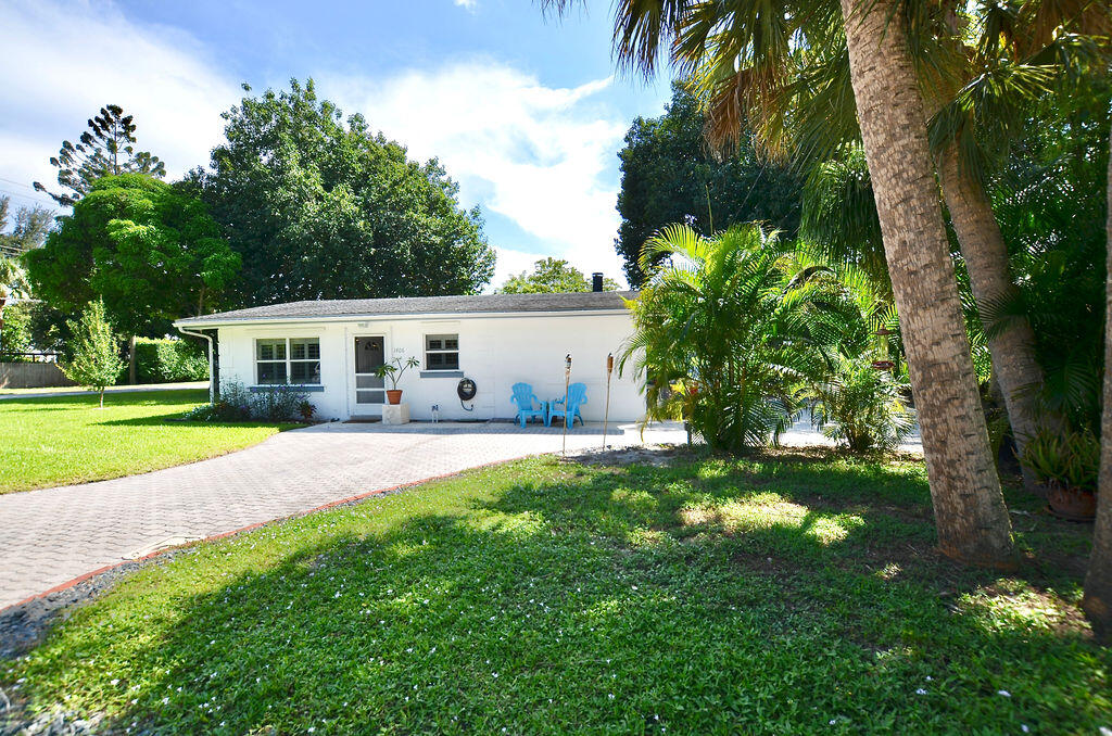 1406 Southwest Palm City Road Stuart, FL 34994 - Photo 3 of 37 DSC_0010