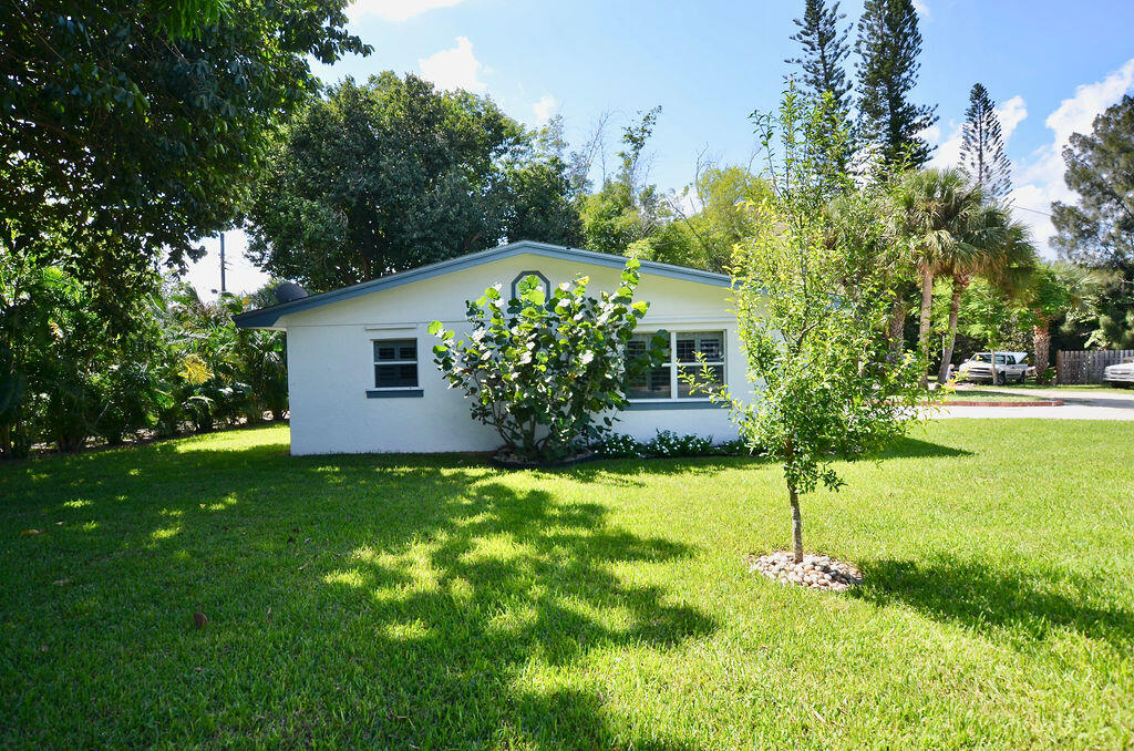 1406 Southwest Palm City Road Stuart, FL 34994 - Photo 32 of 37 DSC_9990