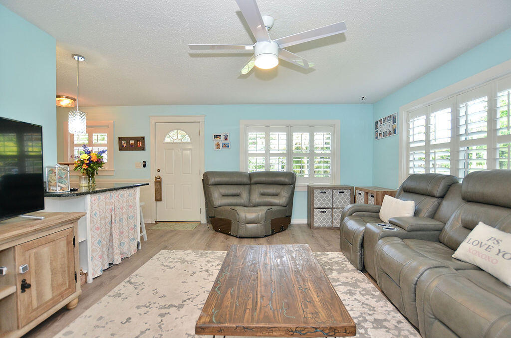 1406 Southwest Palm City Road Stuart, FL 34994 - Photo 7 of 37 DSC_9864
