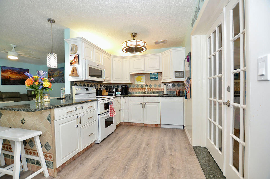 1406 Southwest Palm City Road Stuart, FL 34994 - Photo 9 of 37 DSC_9874