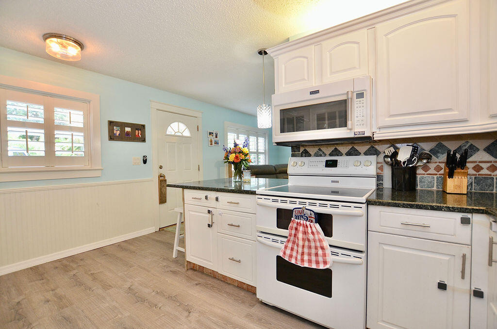 1406 Southwest Palm City Road Stuart, FL 34994 - Photo 10 of 37 DSC_9881