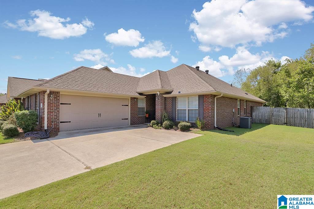 605 Hidden Brook Trail Alabaster, AL 35114 - Photo 1 of 10
