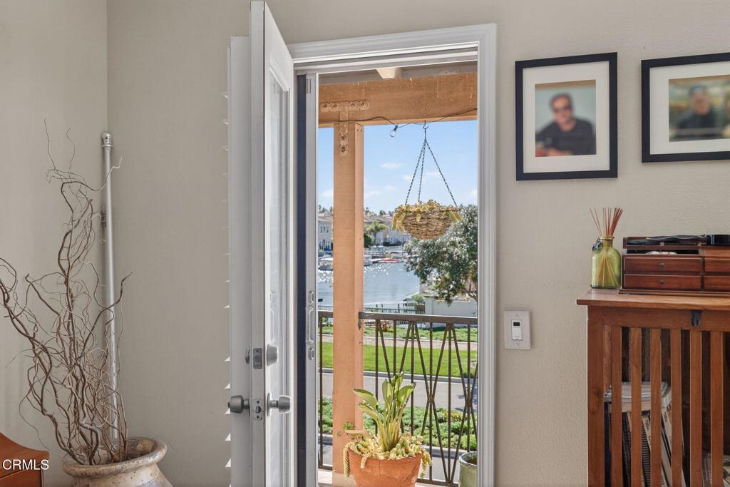 4337 Admiral Way Oxnard, CA 93035 - Photo 30 of 67 30-web-or-mls-UpmarketMedia-4337Adm-049