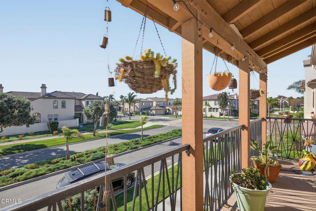 4337 Admiral Way Oxnard, CA 93035 - Photo 32 of 67 32-web-or-mls-UpmarketMedia-4337Adm-066