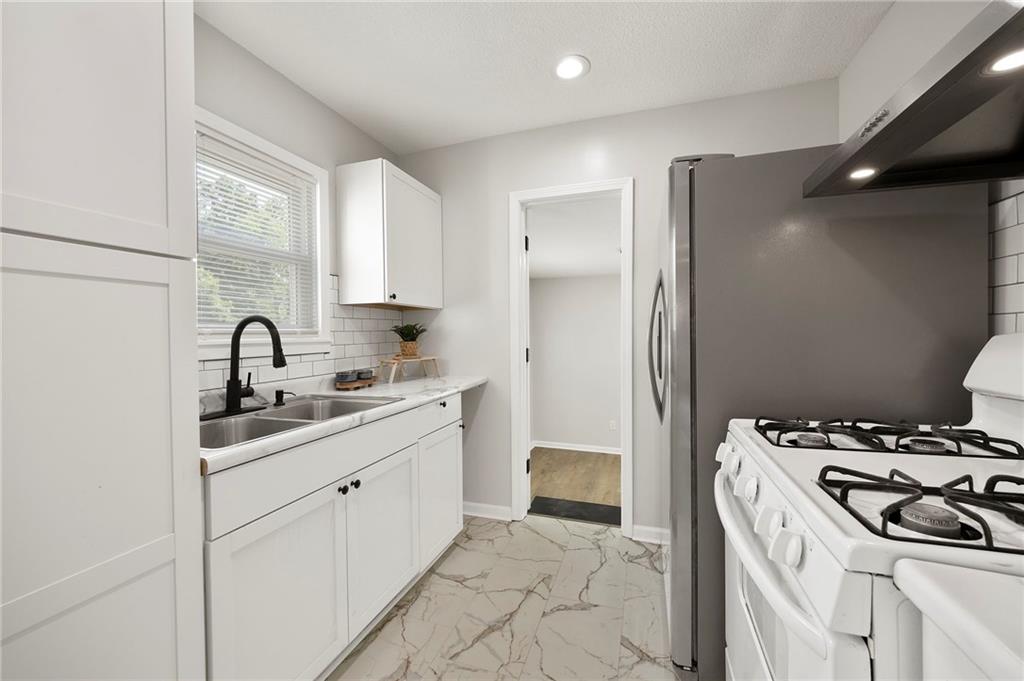1306 Gibbs Road Kansas City, KS 66103 - Photo 17 of 40