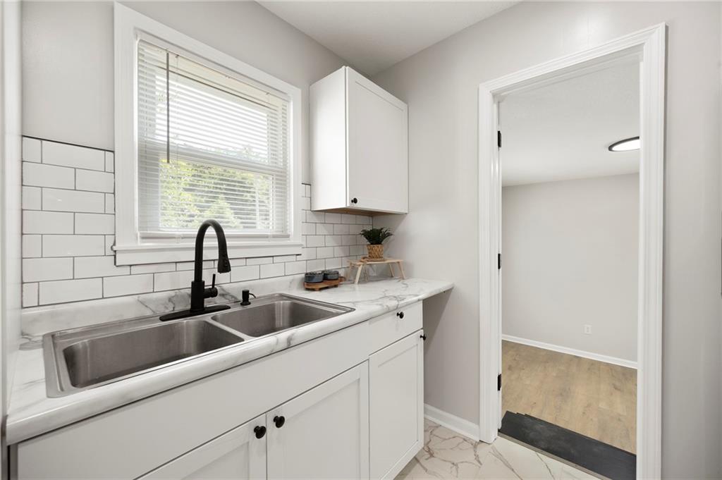 1306 Gibbs Road Kansas City, KS 66103 - Photo 20 of 40