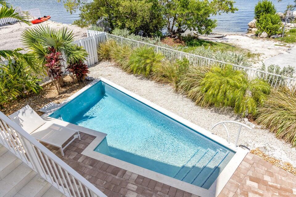 814 39th Street, Unit 14 Marathon, FL 33050 - Photo 31 of 39 a view of a yard with plants