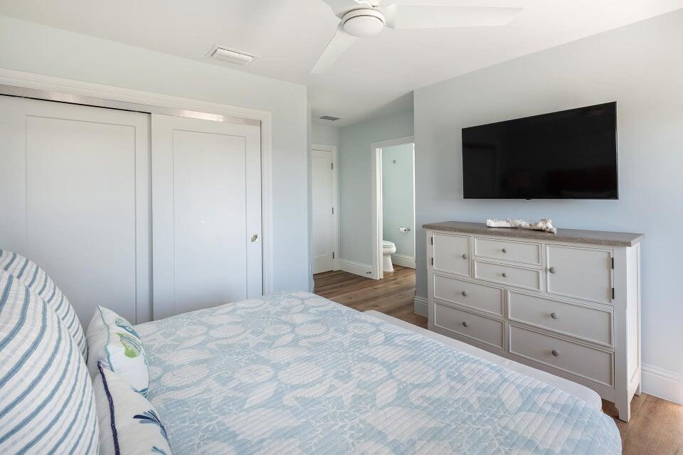 814 39th Street, Unit 14 Marathon, FL 33050 - Photo 5 of 39 a bedroom with a bed and a flat screen tv