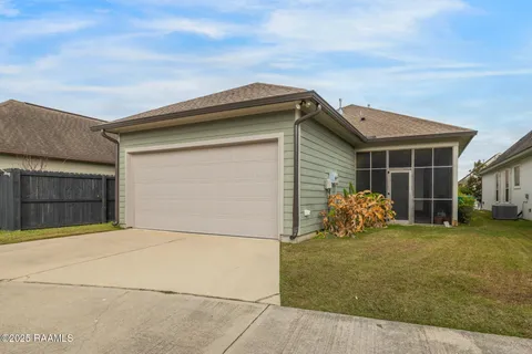 $245,000 | 116 Laurel Grove Boulevard, Youngsville, LA 70592