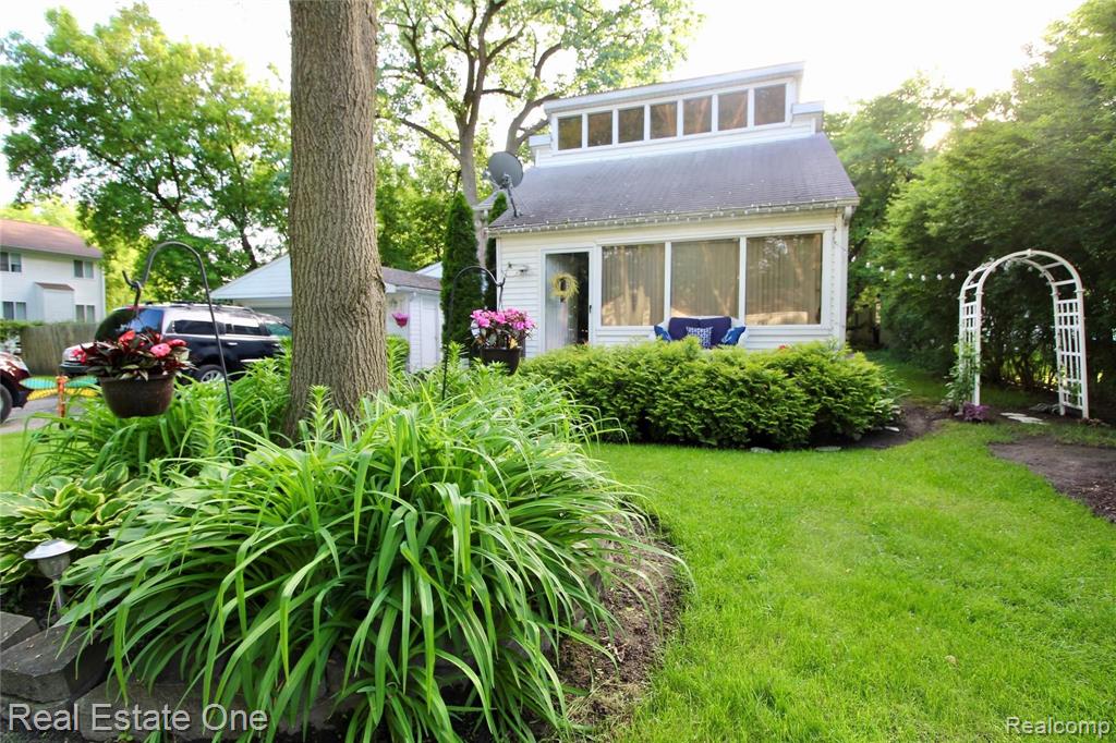 21517 Jacksonville Street Farmington Hills, MI 48336 - Photo 6 of 22