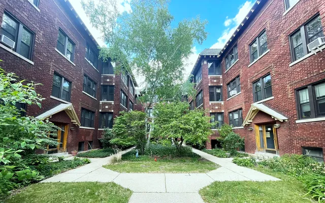$249,000 | 510 Madison Street, Unit 1N, Oak Park, IL 60302