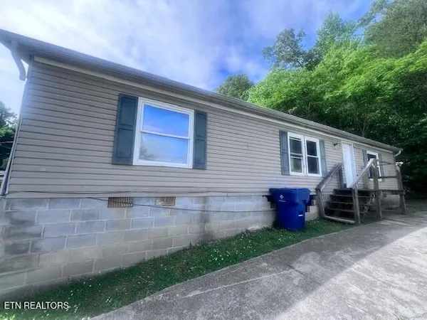 $127,900 | 445 West Broad Street, Clinton, TN 37716