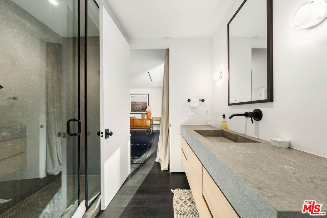 1731 Rising Glen Road Los Angeles, CA 90069 - Photo 18 of 28