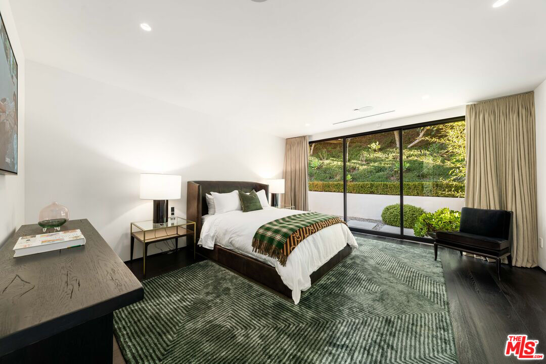 1731 Rising Glen Road Los Angeles, CA 90069 - Photo 20 of 28