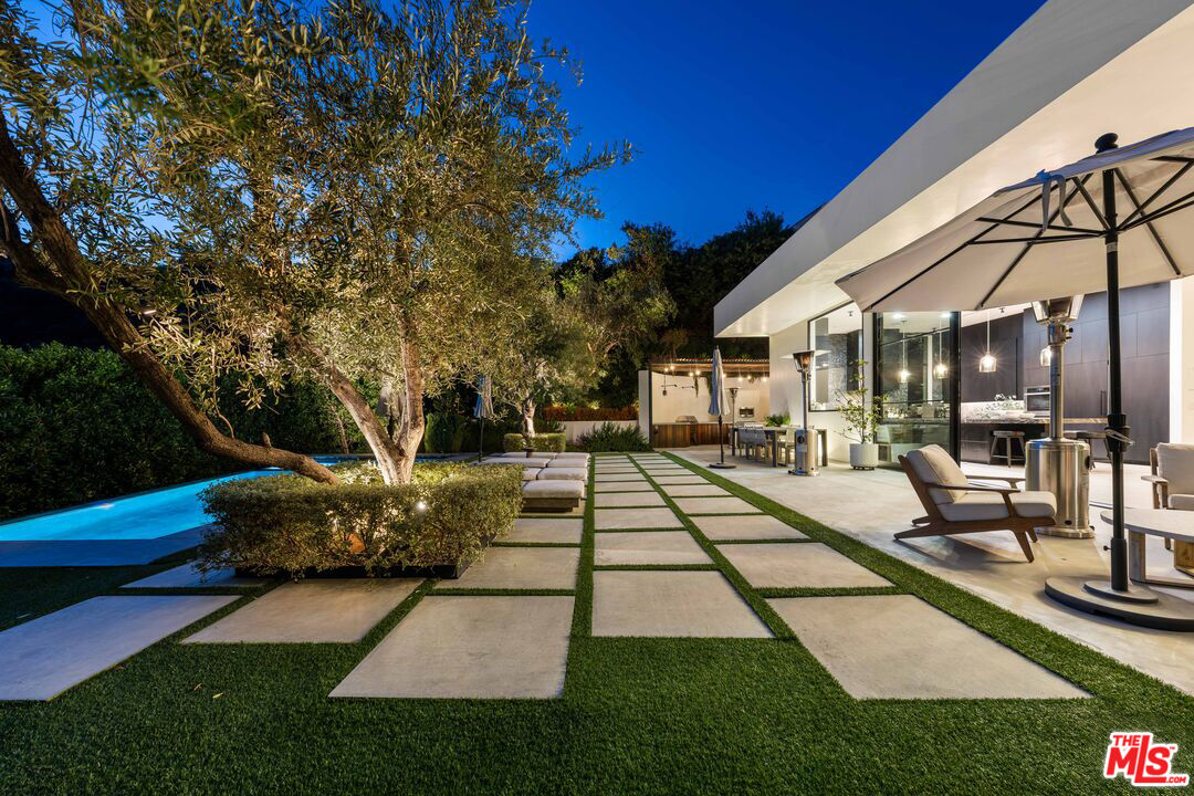 1731 Rising Glen Road Los Angeles, CA 90069 - Photo 25 of 28