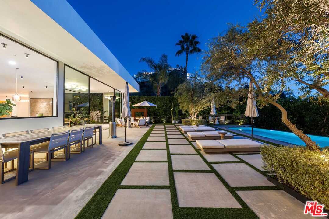 1731 Rising Glen Road Los Angeles, CA 90069 - Photo 27 of 28