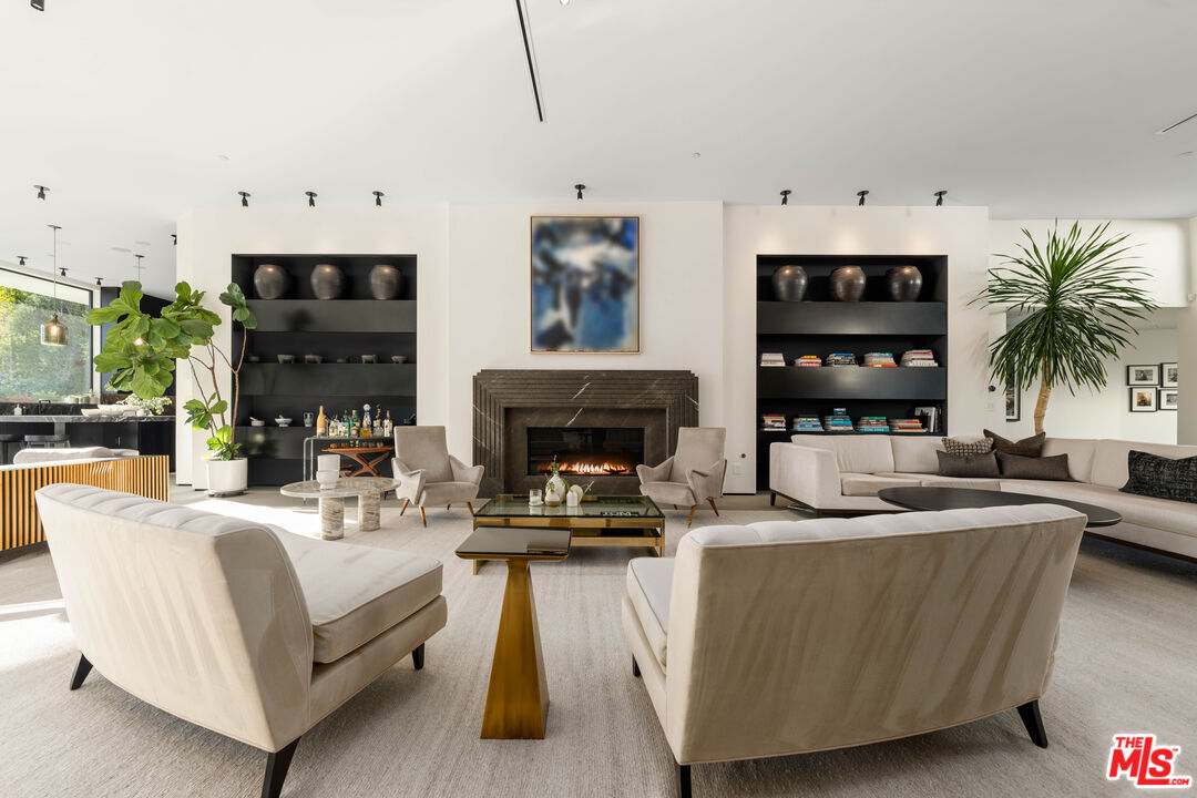 1731 Rising Glen Road Los Angeles, CA 90069 - Photo 6 of 28