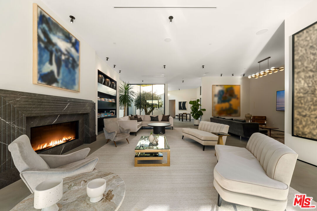 1731 Rising Glen Road Los Angeles, CA 90069 - Photo 7 of 28