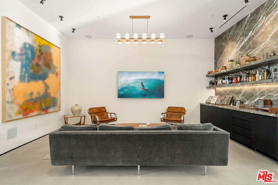 1731 Rising Glen Road Los Angeles, CA 90069 - Photo 10 of 28