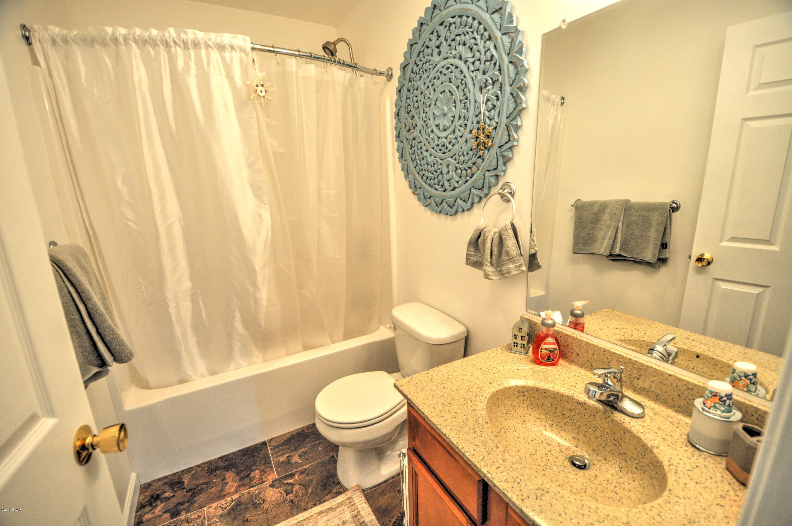 301 Lakeview Road Lackawaxen, PA 18435 - Photo 23 of 37 22-Bath3
