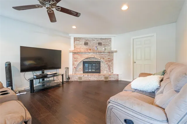 $249,900 | 200 Greenbriar Drive, Robinson, TX 76706