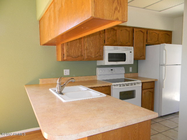 170 East Guadalupe Road, Unit 52 Gilbert, AZ 85234 - Photo 7 of 13 023-328012 Kitchen 3