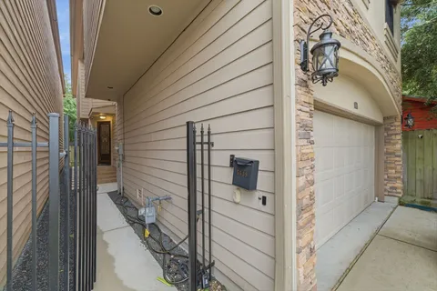 $539,000 | 5539 Kiam Street, Houston, TX 77007