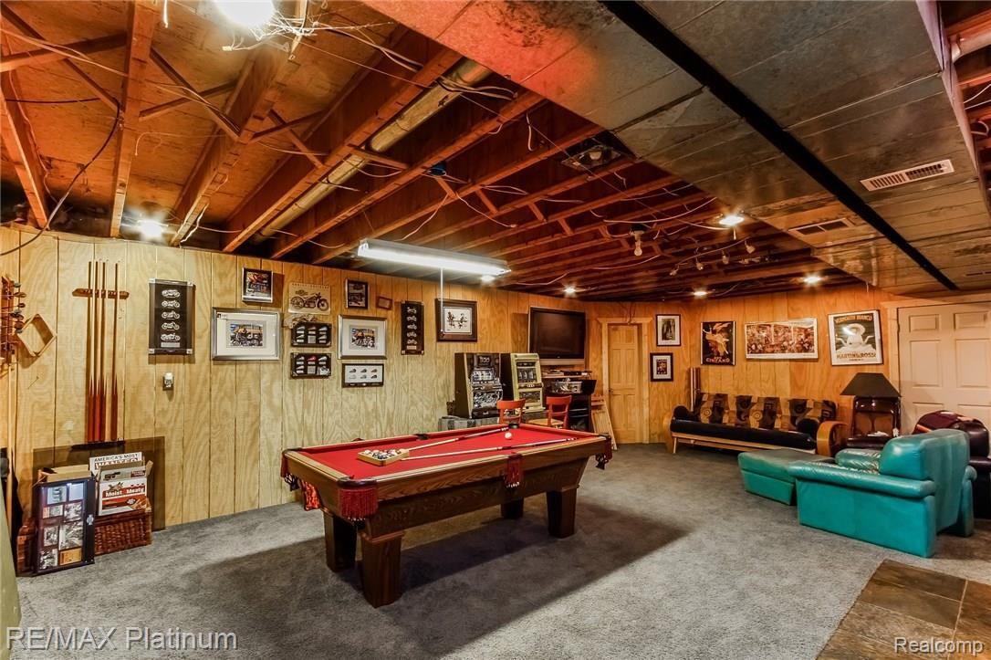 4369 Old Mill Road Pinckney, MI 48169 - Photo 19 of 55 032-Family_Room-2021393-medium.jpg