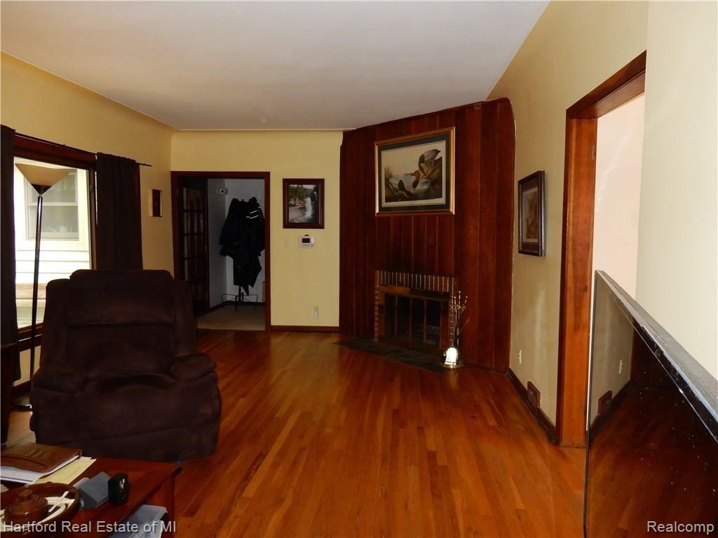 2470 Charms Road Wixom, MI 48393 - Photo 9 of 33 DSCN2129.JPG