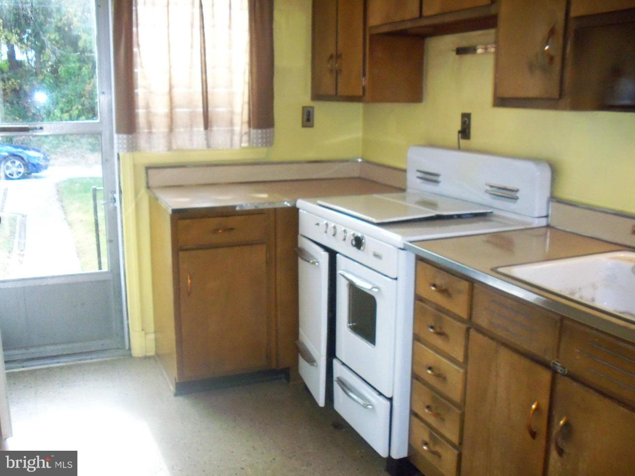 1230 Newfield Road Baltimore, MD 21207 - Photo 8 of 21 Kitchen
