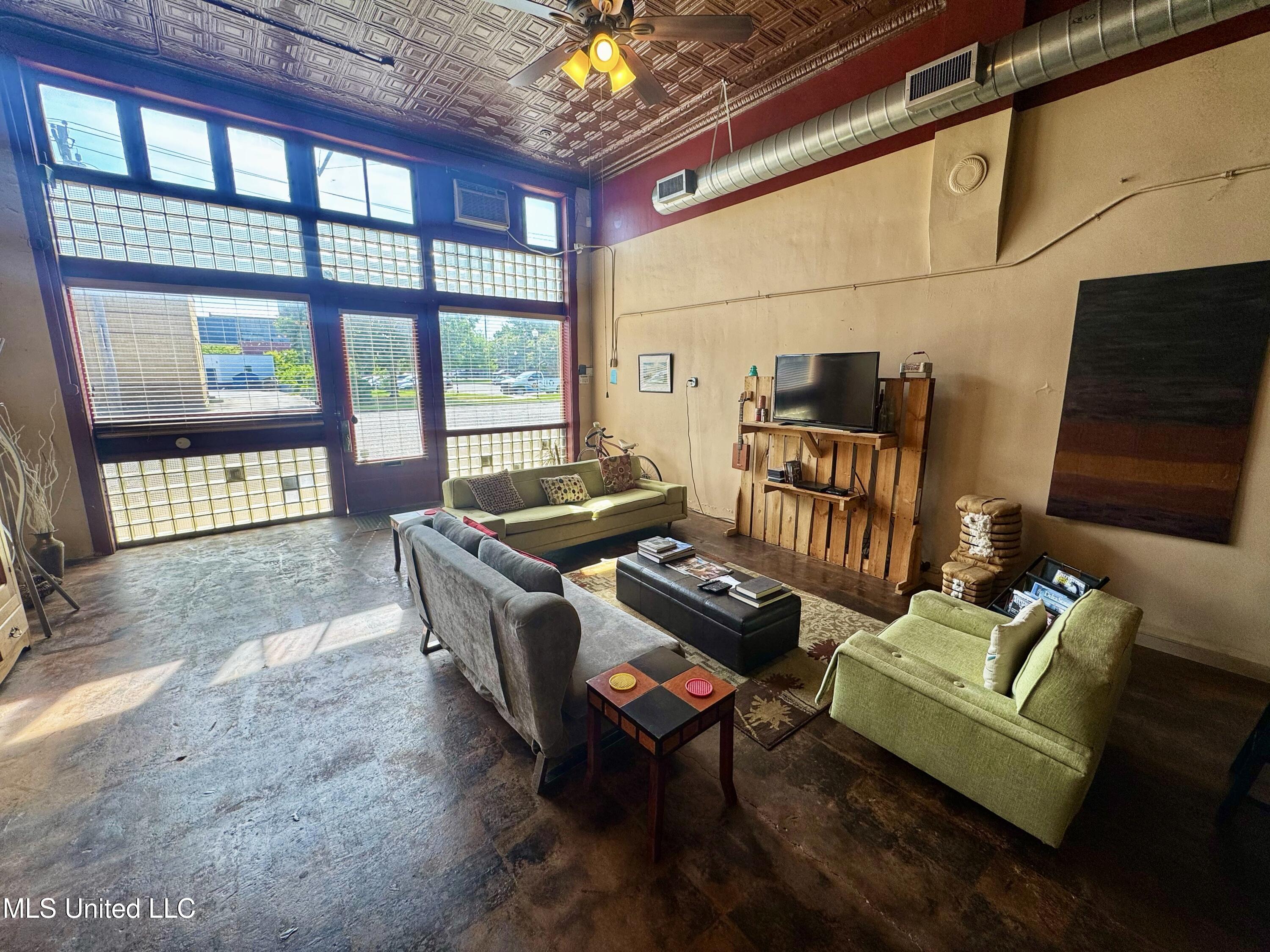 309 Issaquena Avenue Clarksdale, MS 38614 - Photo 2 of 15 IMG_8650