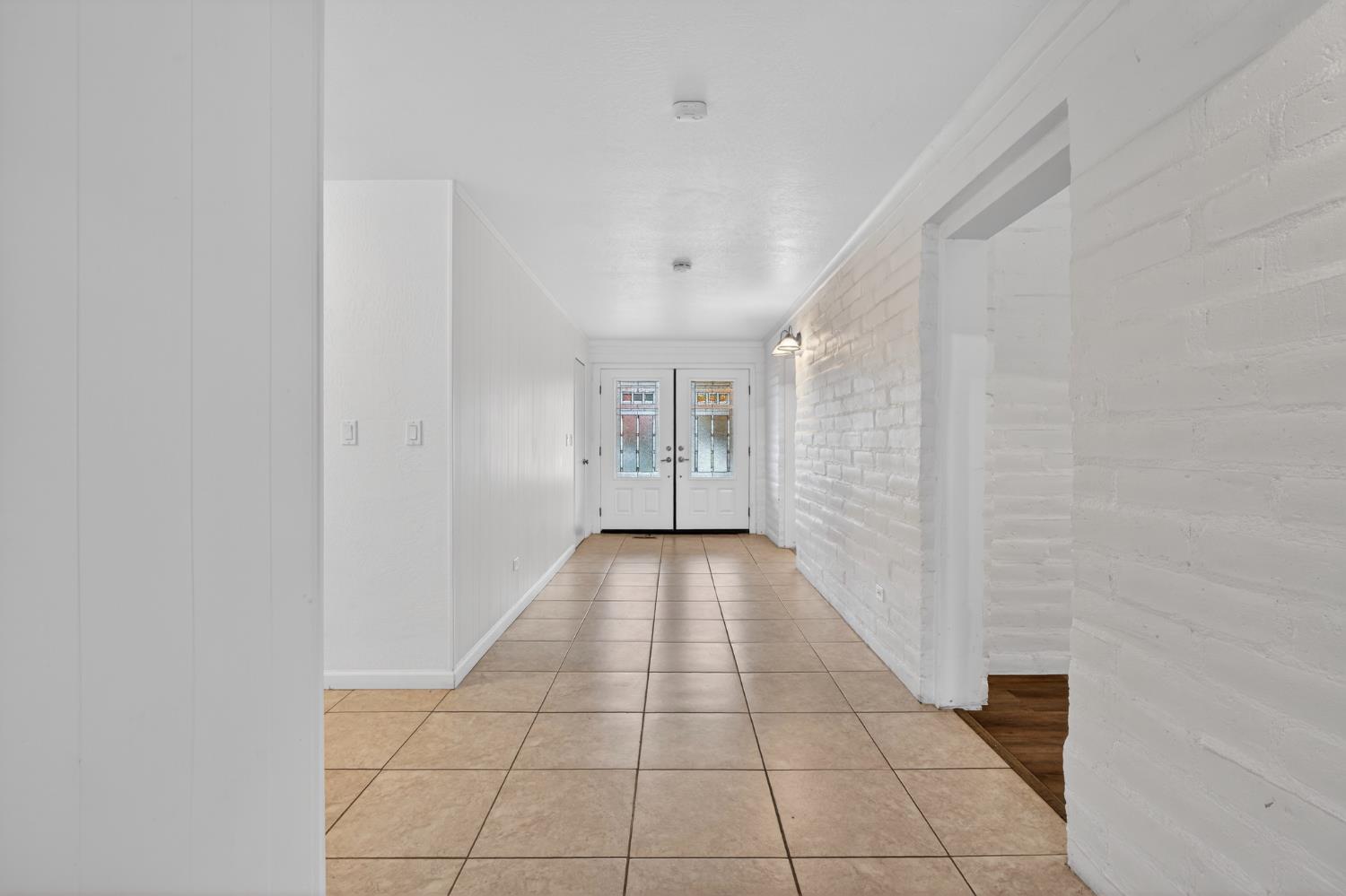 1140 West Lincoln Road Stockton, CA 95207 - Photo 11 of 45 a view of a hallway