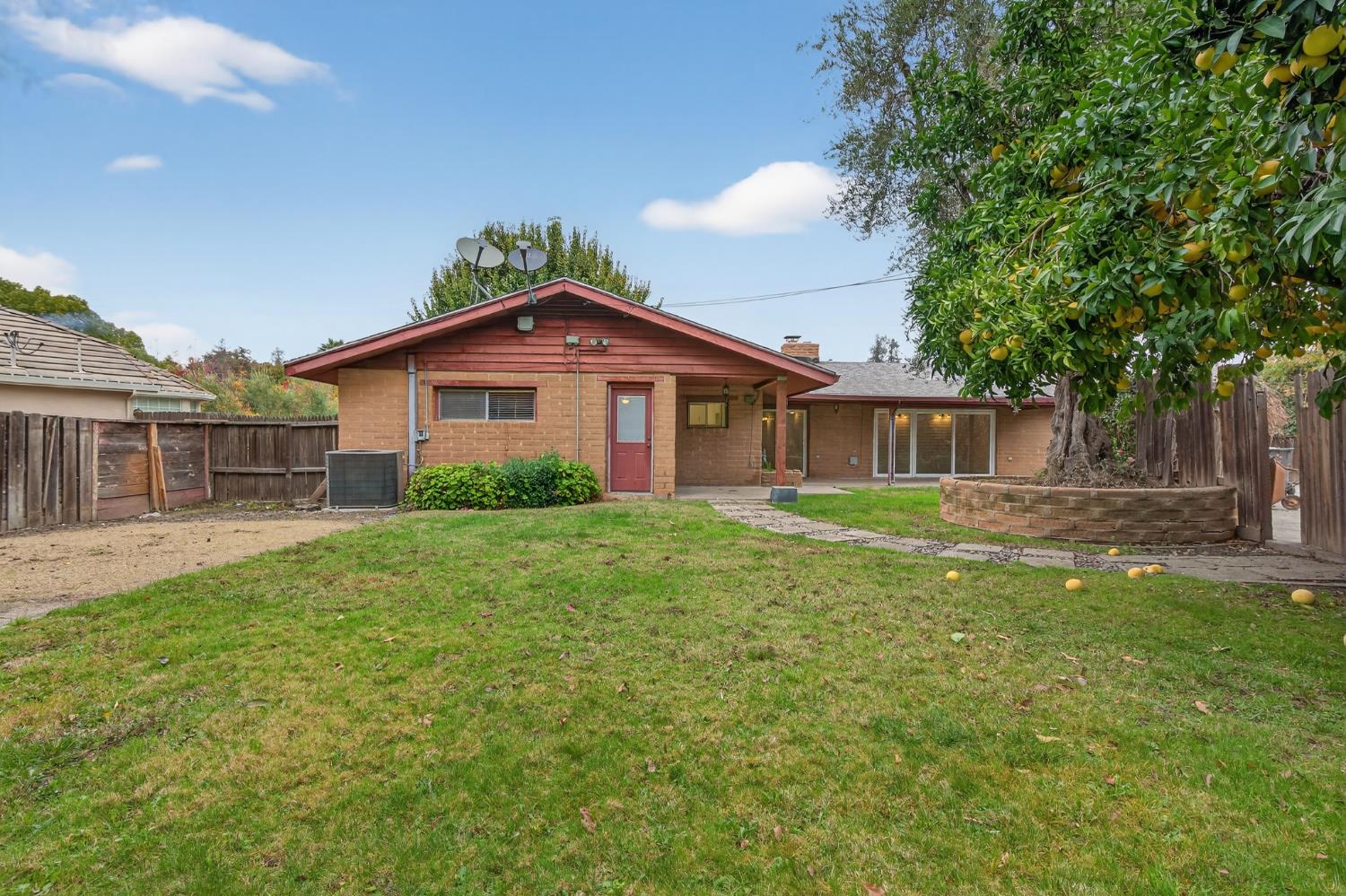 1140 West Lincoln Road Stockton, CA 95207 - Photo 38 of 45 a front view of a house with a yard