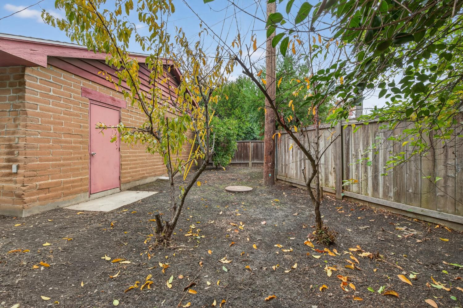 1140 West Lincoln Road Stockton, CA 95207 - Photo 40 of 45 a backyard of a house with lots of green space