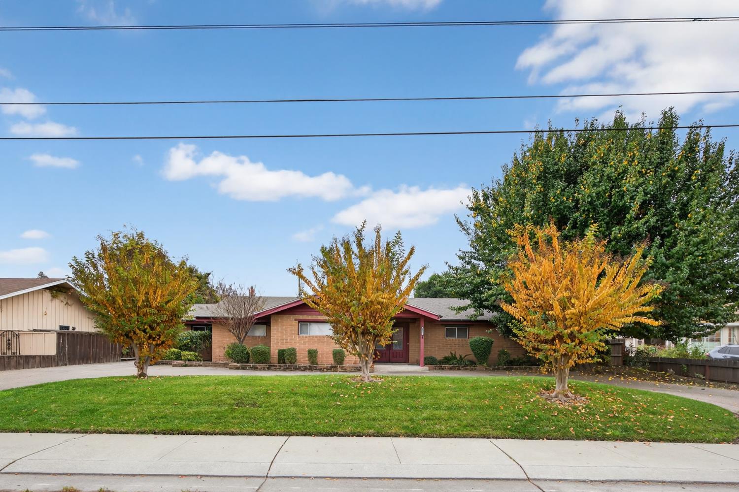 1140 West Lincoln Road Stockton, CA 95207 - Photo 4 of 45 a view of a house with a yard